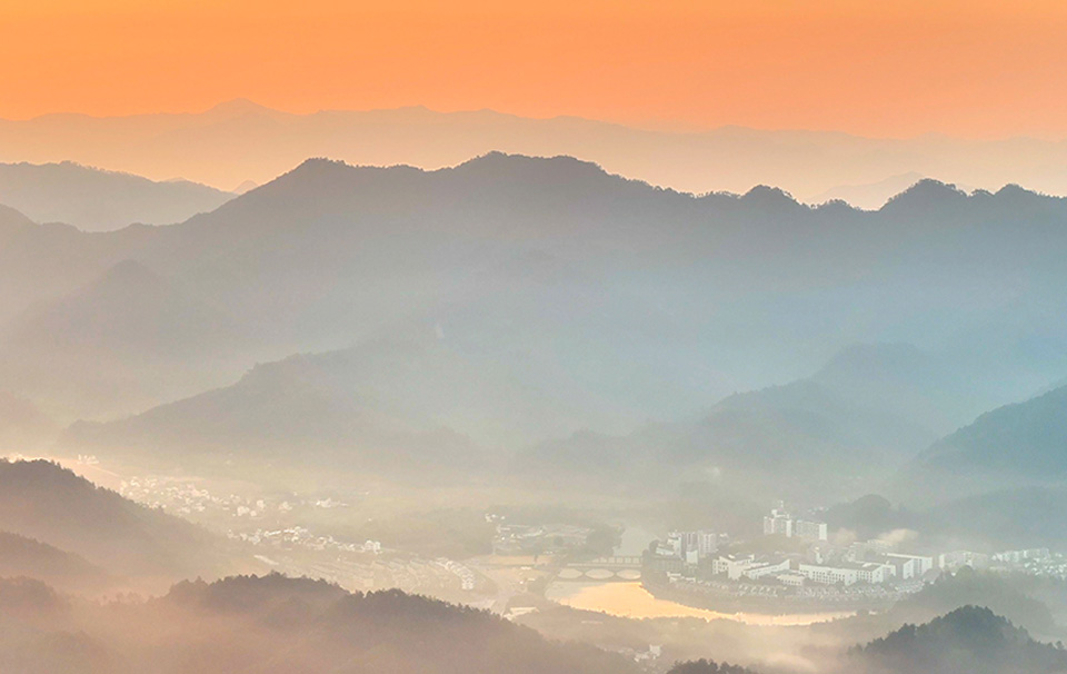 安徽绩溪：水墨徽州 山水画卷